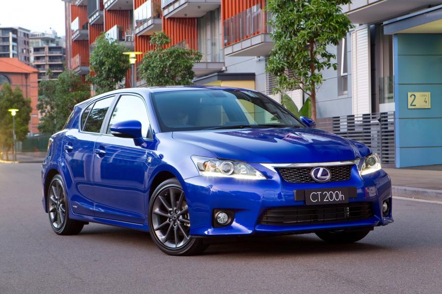  Lexus CT200h F-Sport 2011 года  (UK) (фото 18 из 21)